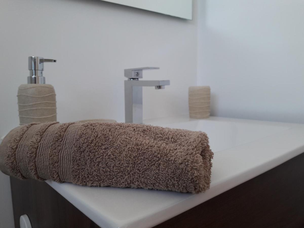 Duplex -the Sunny Hut - Swimming Pool - Free Wifi & Ac- Marinas Appartement *